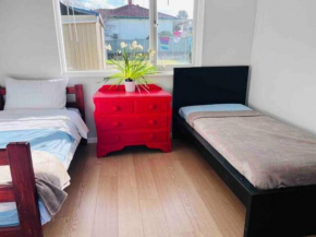 Twin Room -2single beds in share house in Queanbeyan & Canberra, Queanbeyan